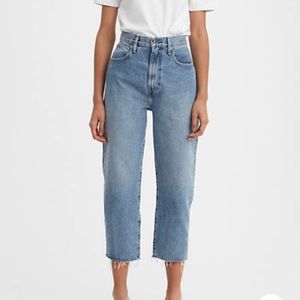 Levi’s Barrel Crop Jean